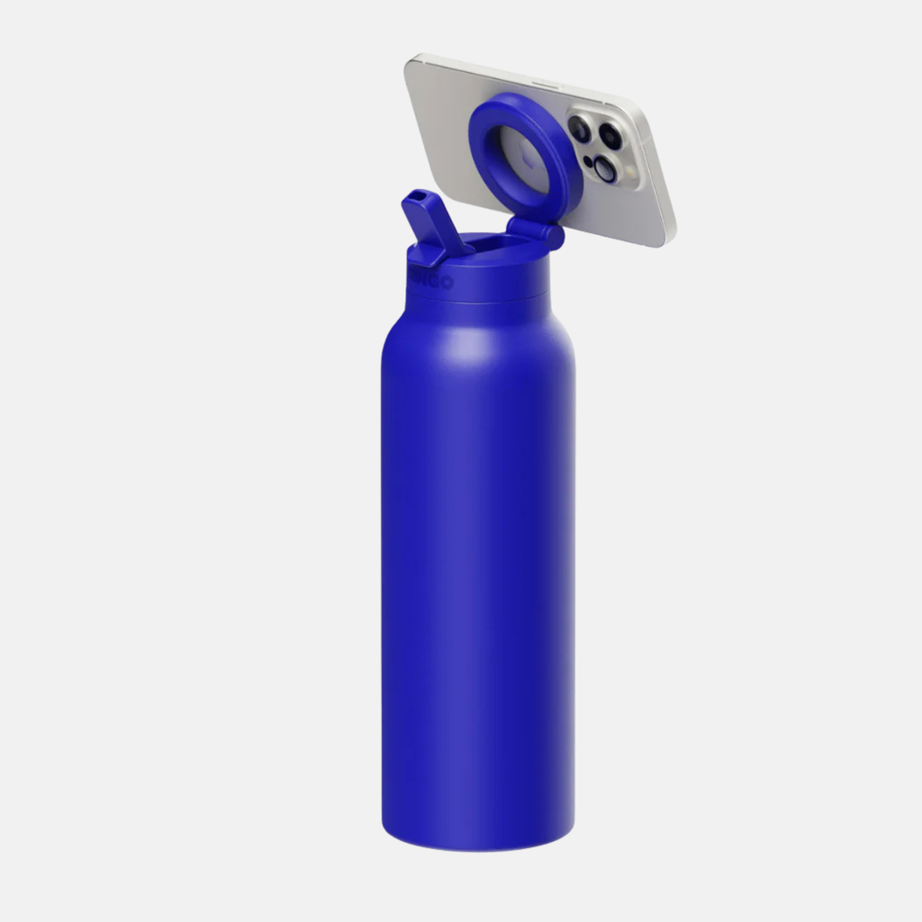 Blue 0.7L Ringo water bottle with magnetic ring holding a smartphone.